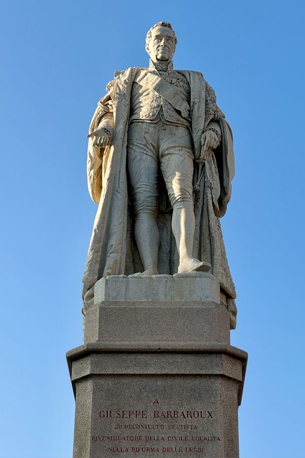 Statua Barbaroux, Piazza Galimberti - Cuneo